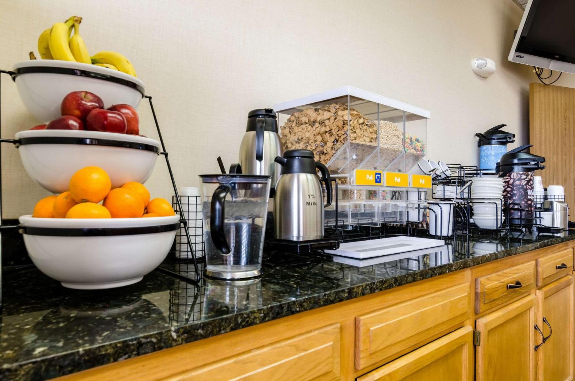 Comfort Inn Colby Ngoại thất bức ảnh