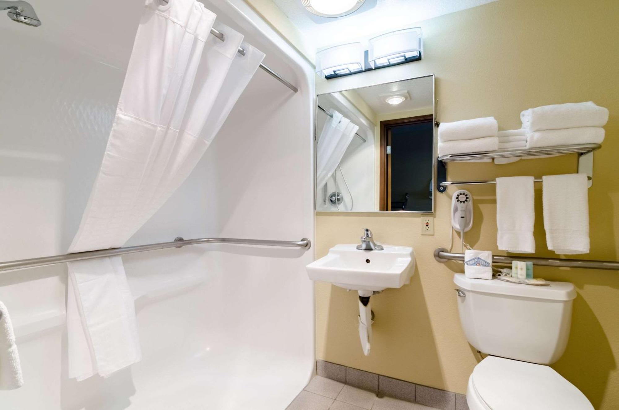 Comfort Inn Colby Ngoại thất bức ảnh