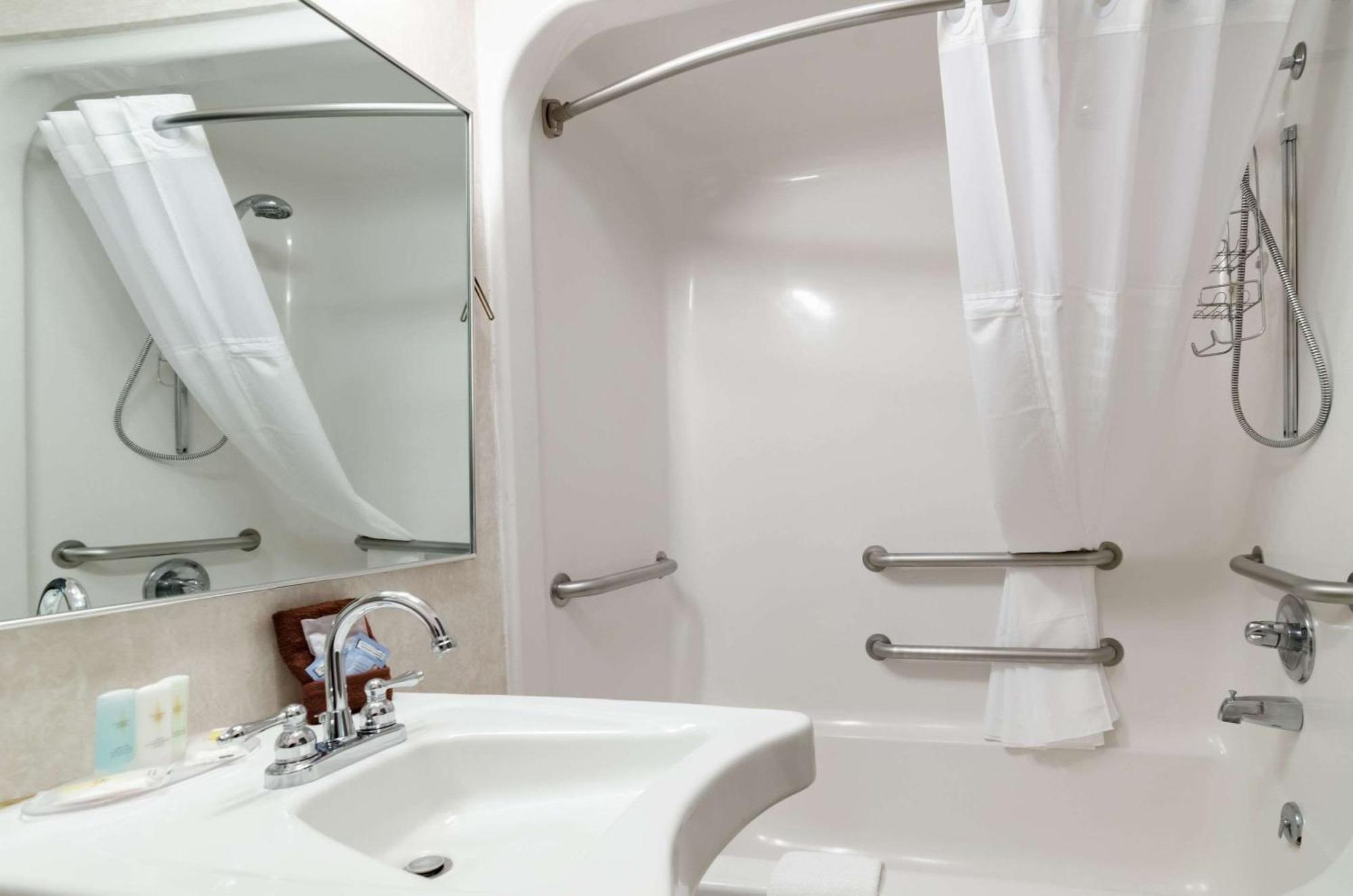 Comfort Inn Colby Ngoại thất bức ảnh